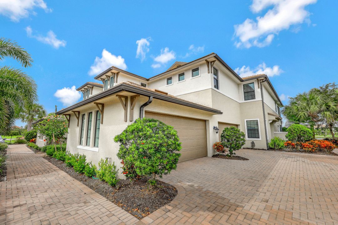 2137 Frangipani Cir #3 - 202, Naples, FL 34120