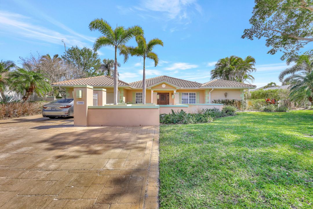 3000 Crayton Rd, Naples, FL 34103