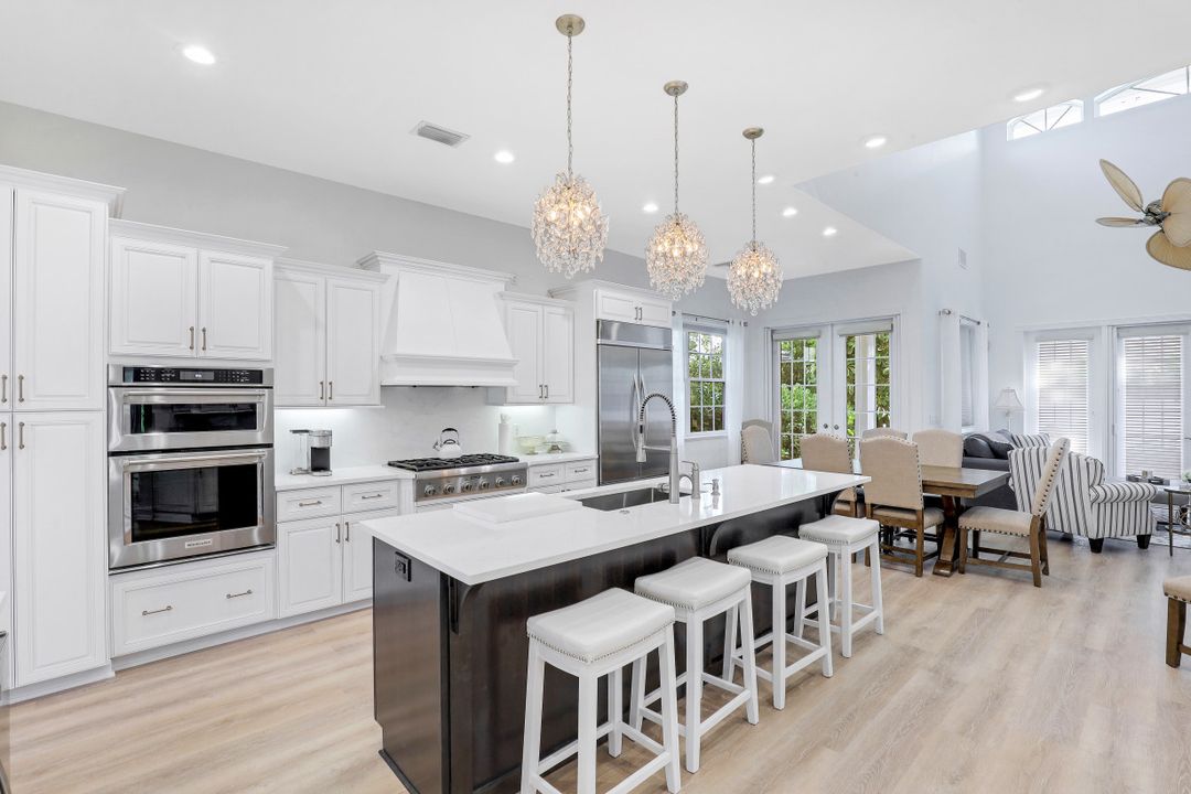 160 3rd St N, Naples, FL 34102