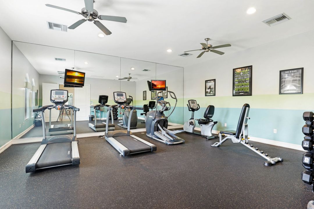 1434 Serrano Cir, Naples, FL 34105