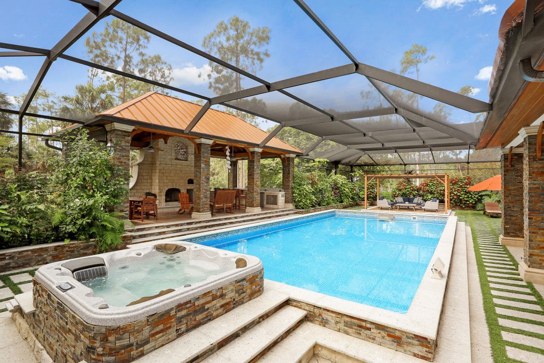 5610 Bur Oaks Ln, Naples, FL 34119