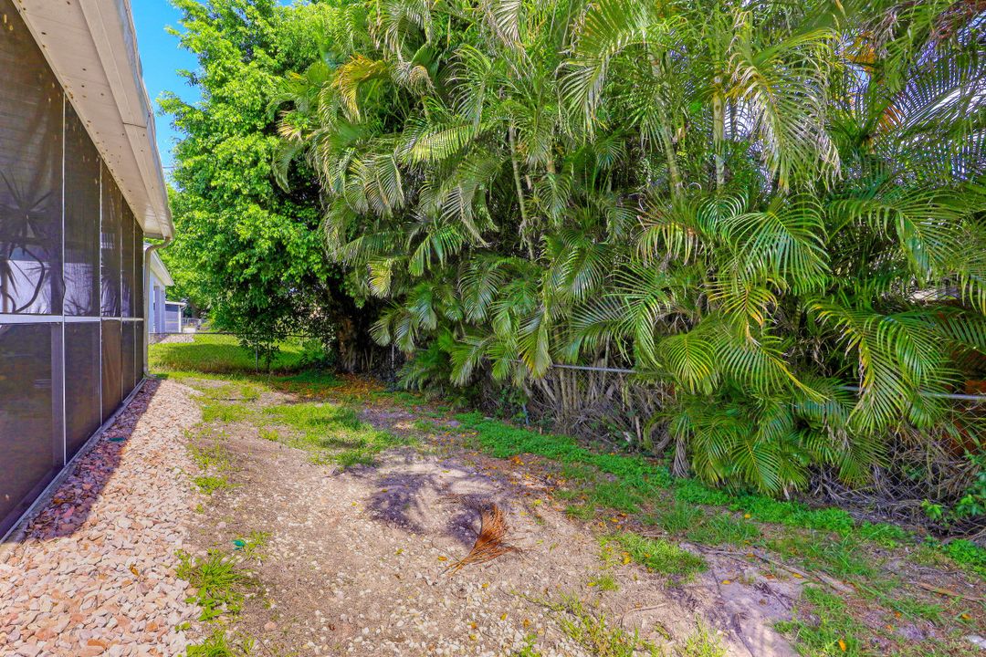 8365 Tahiti Rd, Fort Myers, FL 33967