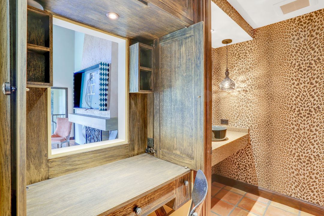 5850 Pelican Bay Blvd #D, Naples, FL 34108