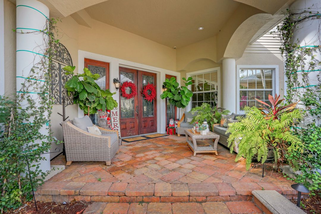 1817 Piccadilly Cir, Cape Coral, FL 33991