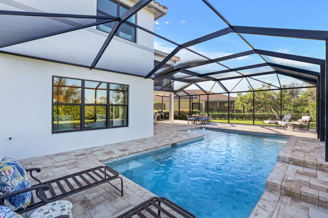 2827 Thunder Bay Circle, Naples, FL 34119