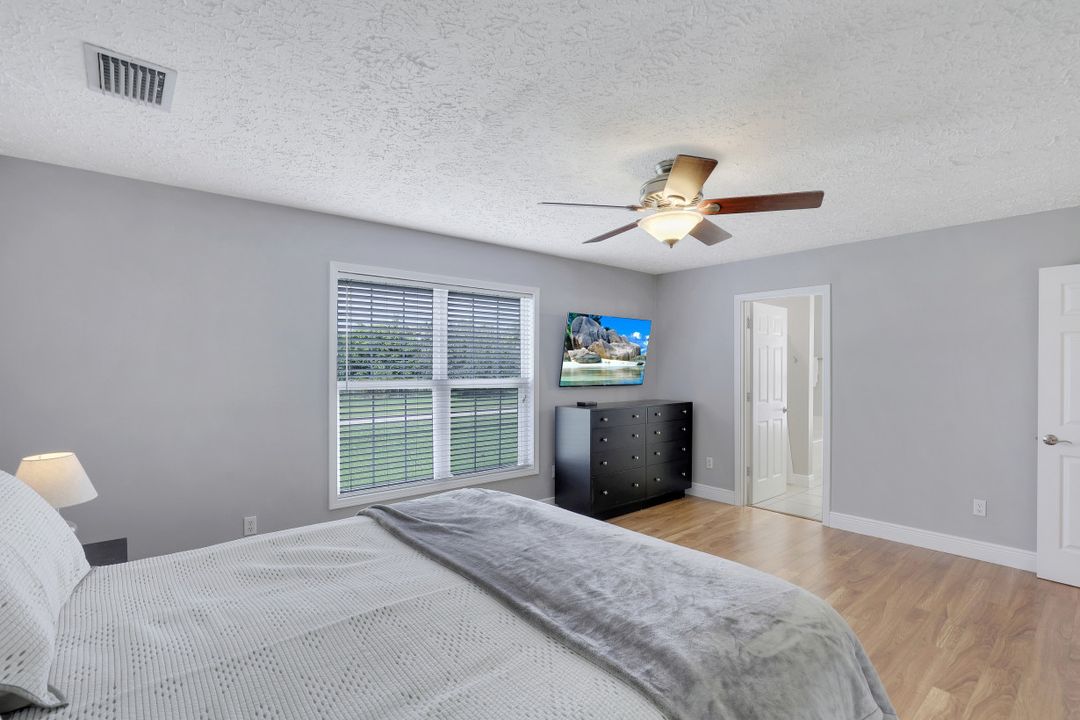 239 Leawood Cir, Naples, FL 34104