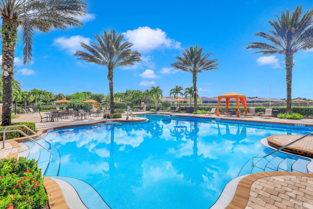 8199 Lucello Terrace N, Naples, FL 34114