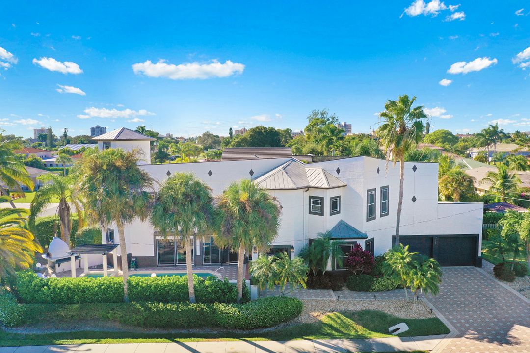 9625 6th St N, Naples, FL 34108