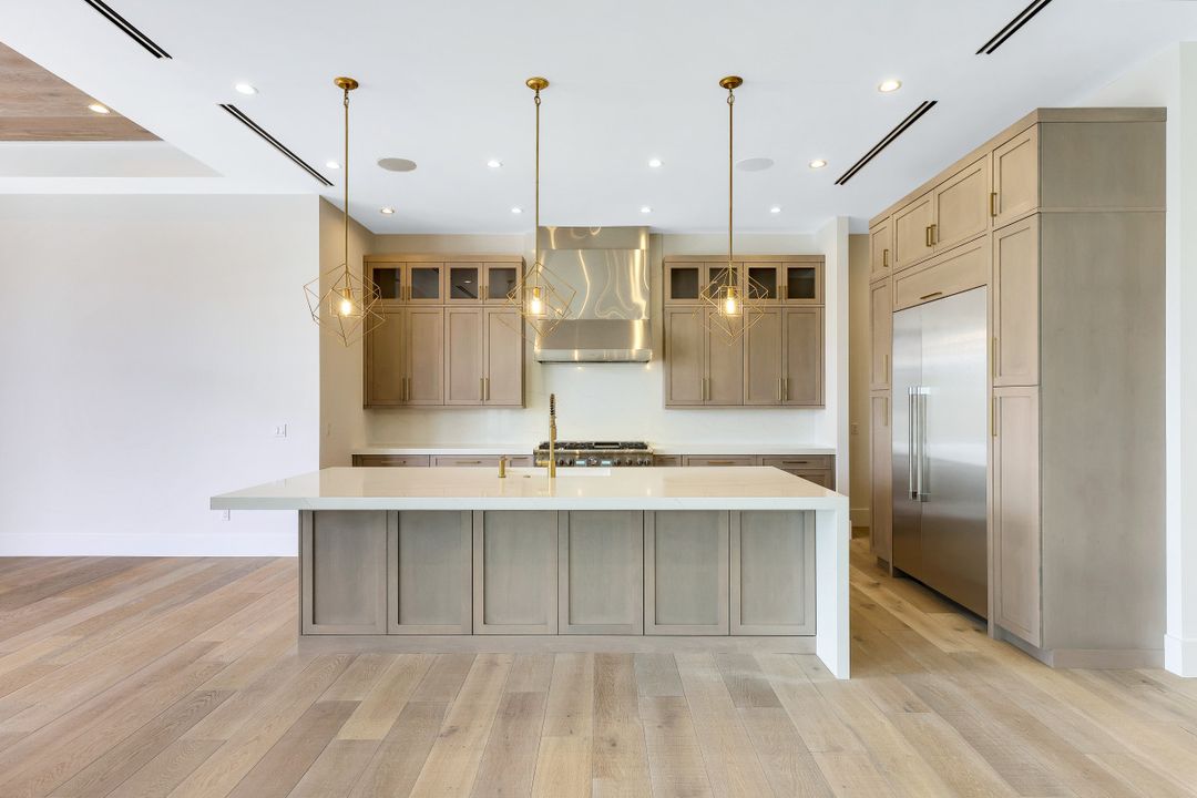 241 Egret Ave, Naples, FL 34108