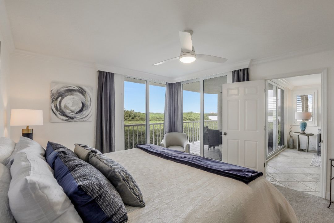 50 Seagate Dr #104, Naples, FL 34103