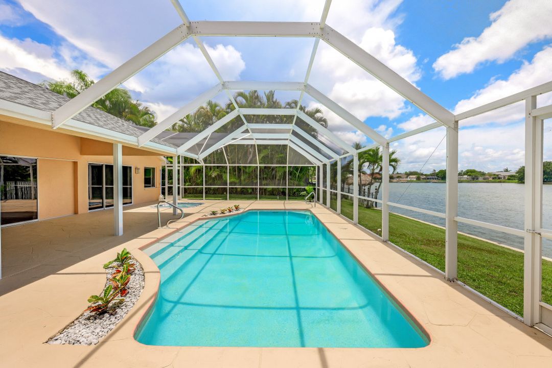 1014 Hancock Bridge Pkwy, Cape Coral, FL 33990