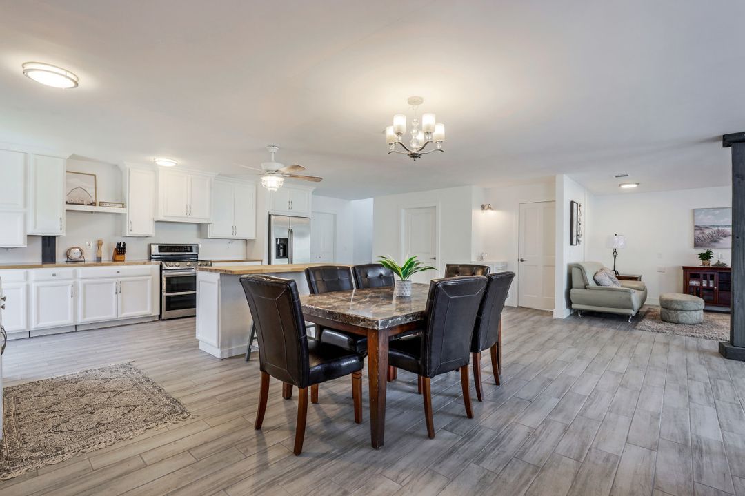 778 100th Ave N, Naples, FL 34108