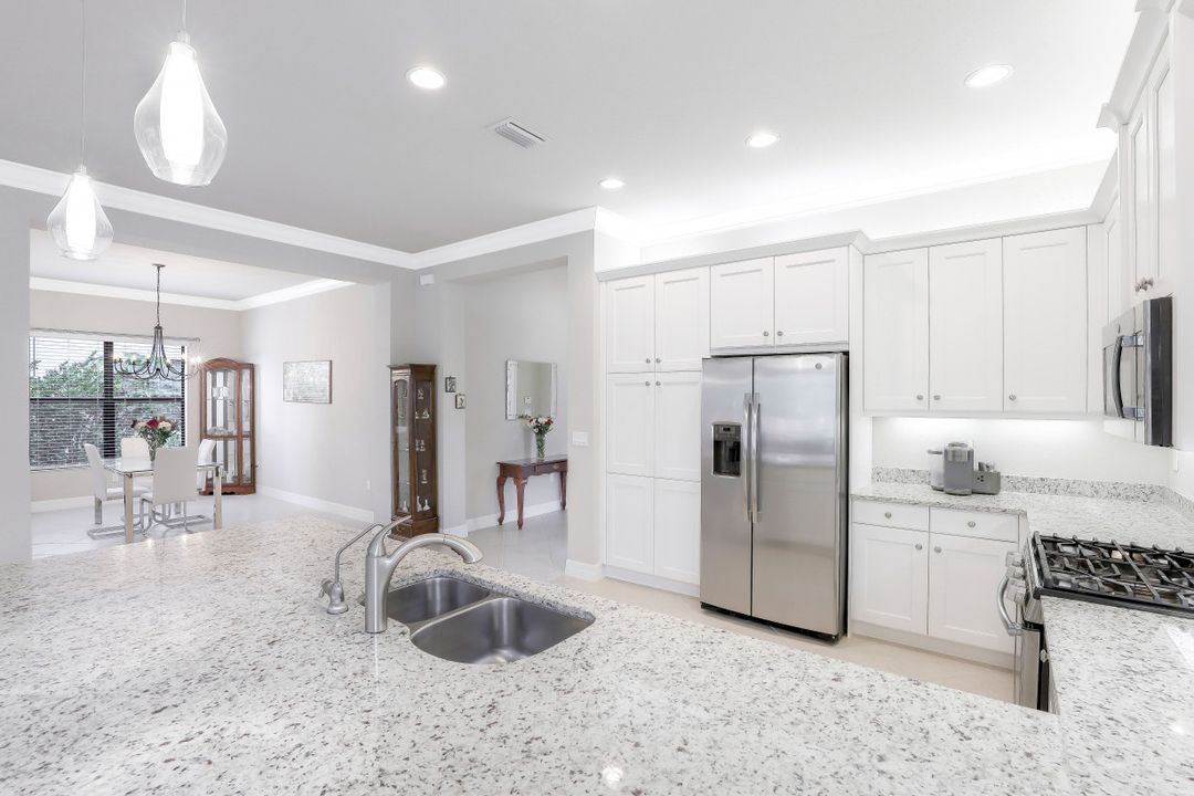 4554 Luminary Ave, Naples, FL 34119