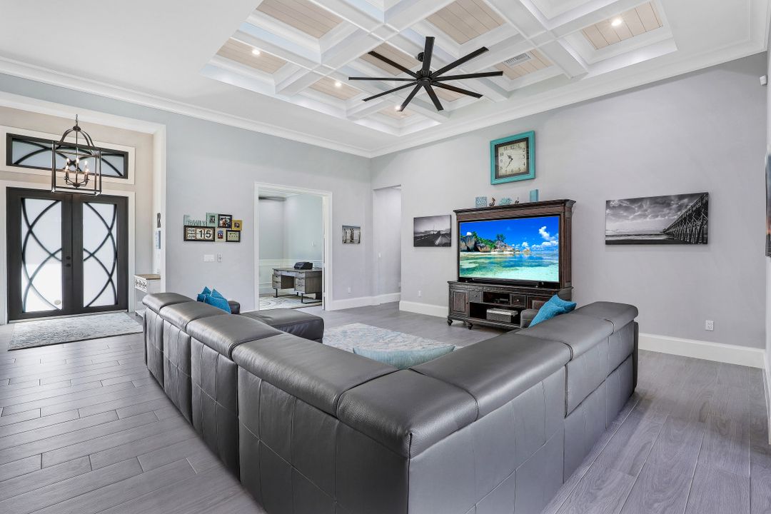 631 25th St SW, Naples, FL 34117