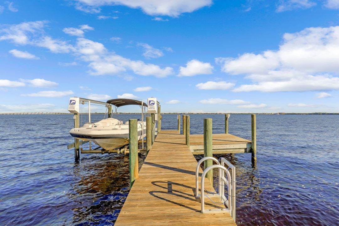 5261 Nautilus Dr, Cape Coral, FL 33904