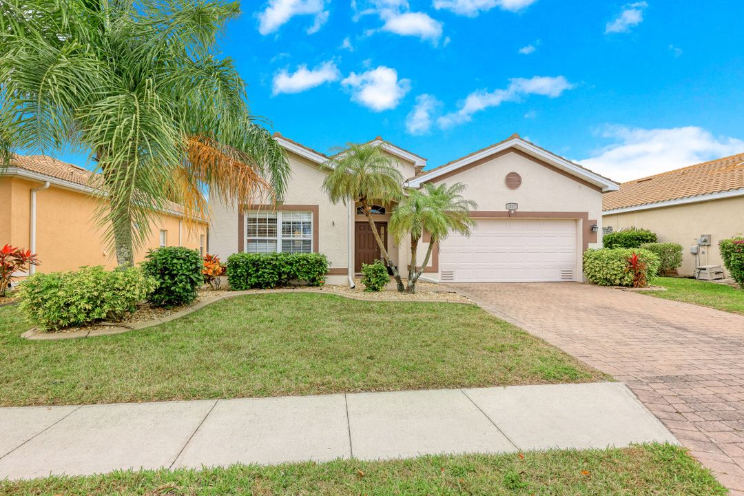 2157 Cape Heather Cir, Cape Coral, FL 33991
