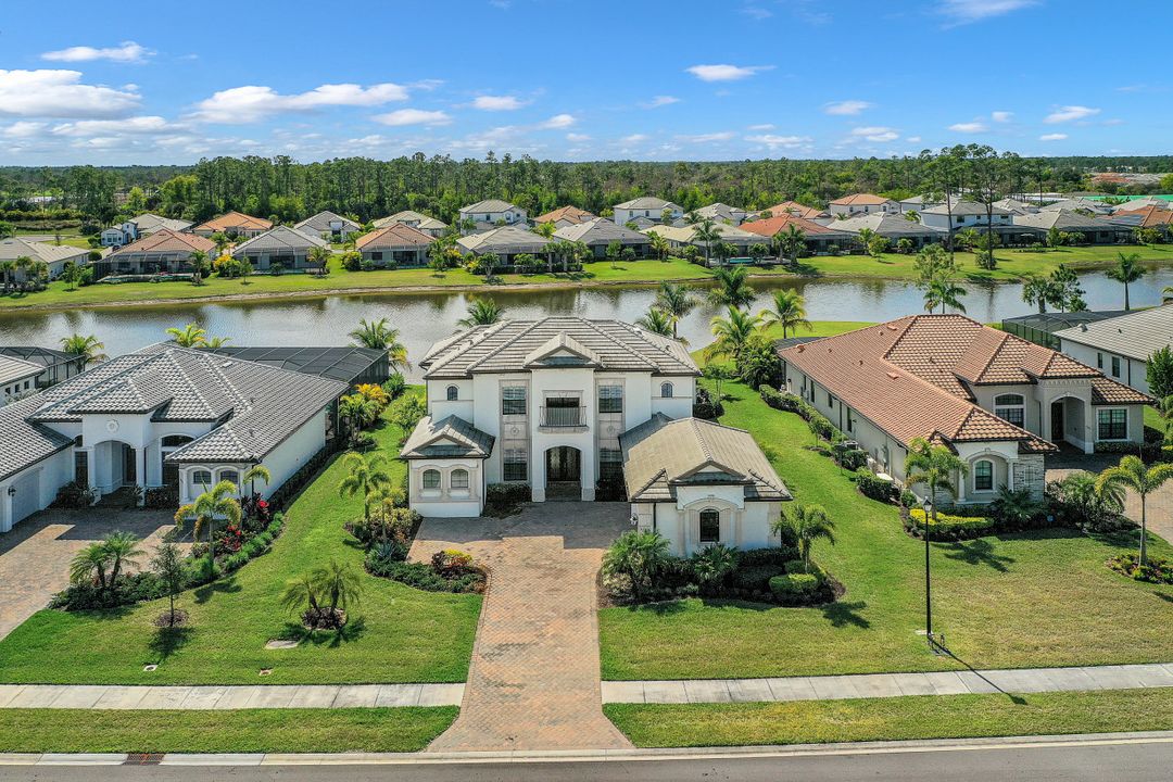 2296 Somerset Pl, Naples, FL 34120