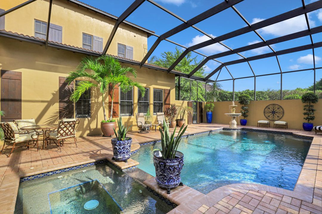 353 Chancery Cir, Naples, FL 34110