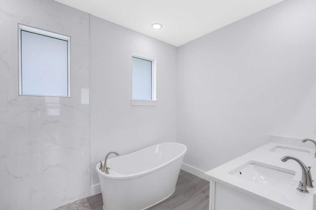 1340 S Gator Cir, Cape Coral, FL 33909