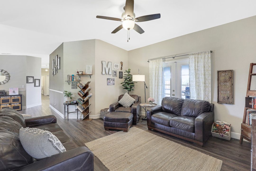 206 Kirtland Dr, Naples, FL 34110