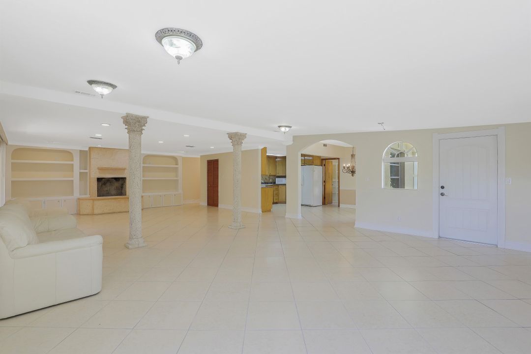 9820 Montana Ct, Bonita Springs, FL 34135