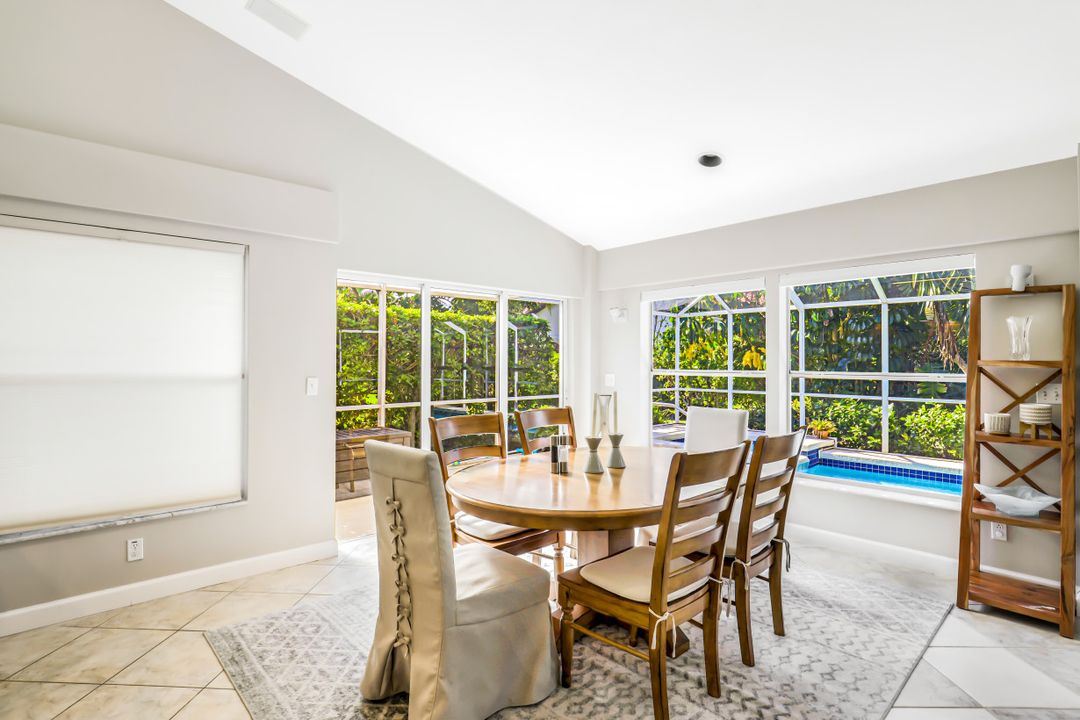 1517 Kenridge Pl, Naples, FL 34104