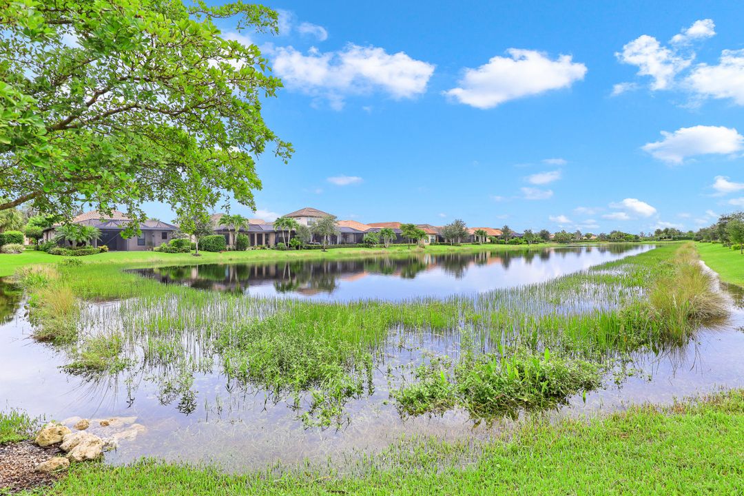 8450 Palacio Terrace W, Naples, FL 34114