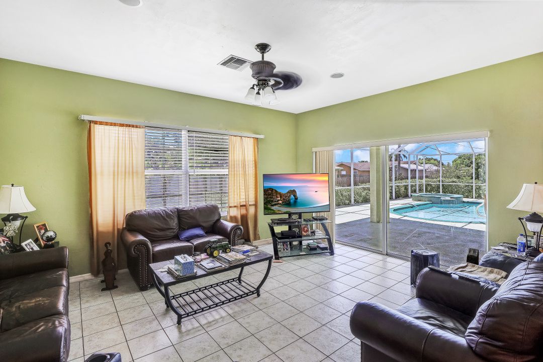 6705 Overlook Dr, Fort Myers, FL 33919