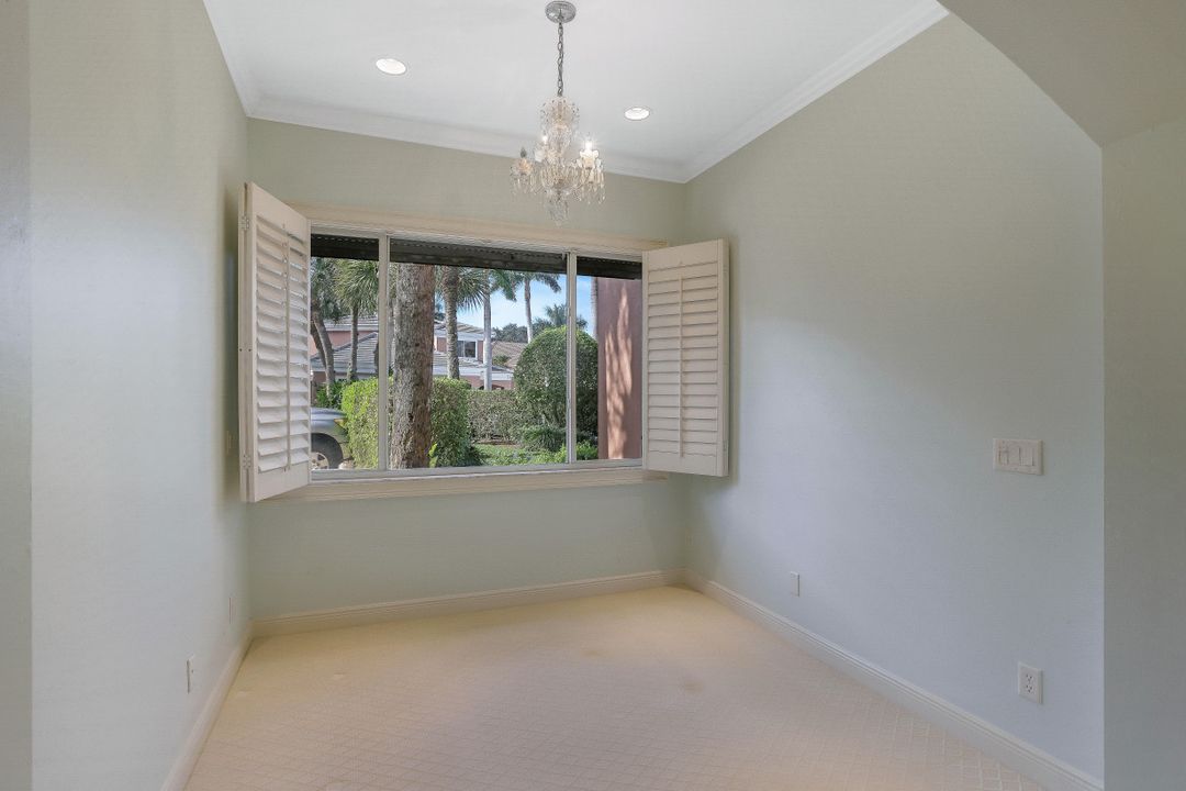 630 Via Mezner #1001, Naples, FL 34108