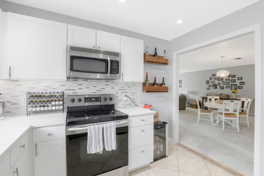 1574 Trafalgar Ln, Naples, FL 34116