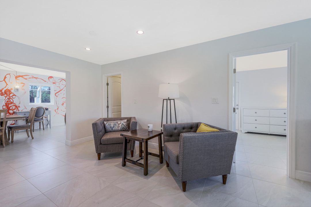 5322 Myrtle Ln, Naples, FL 34113