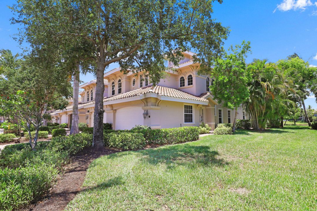 3176 Serena Ln #202, Naples, FL 34114