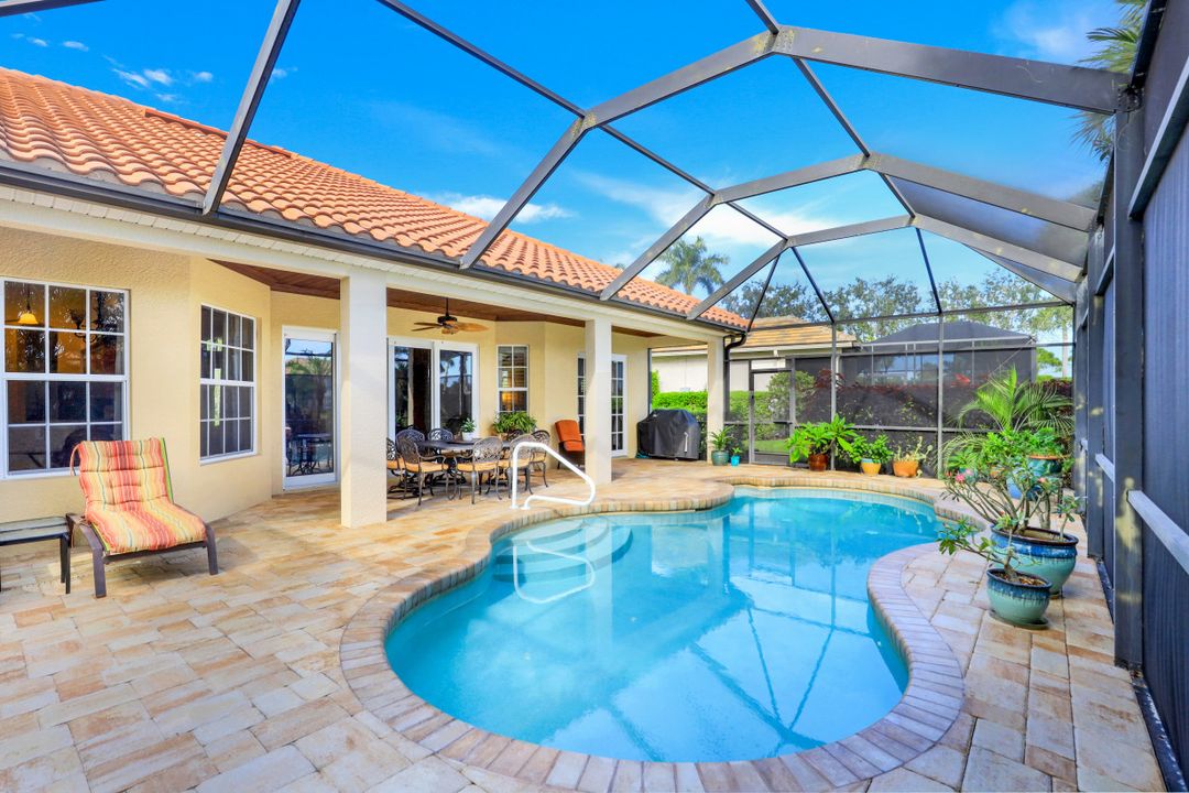 8806 Spinner Cove Ln, Naples, FL 34120