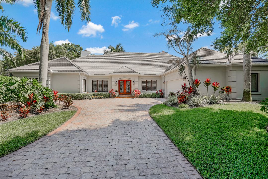 726 Bay Tree Ct, Naples, FL 34108