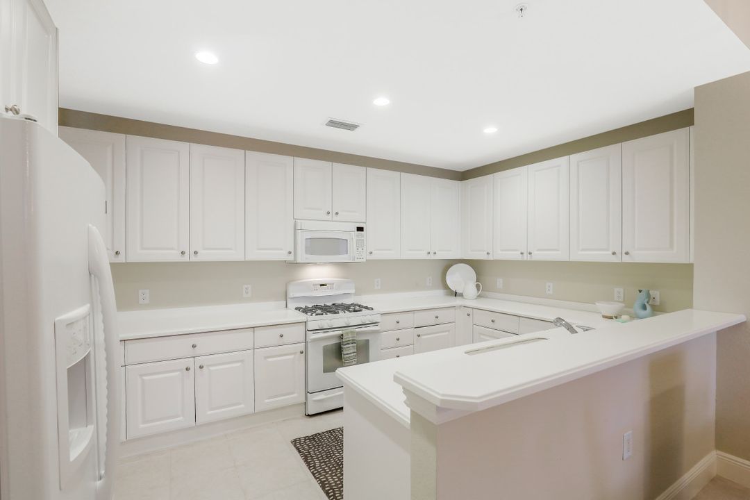 9205 Museo Cir #103, Naples, FL 34114