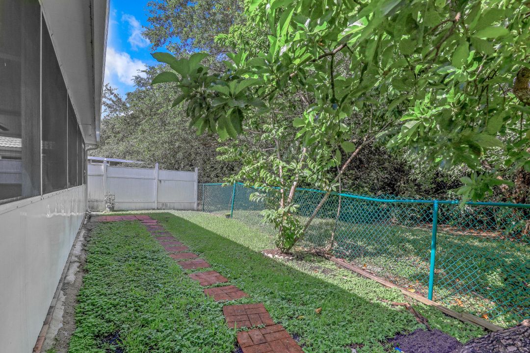 136 SW 206th Ave, Pembroke Pines, FL 33029