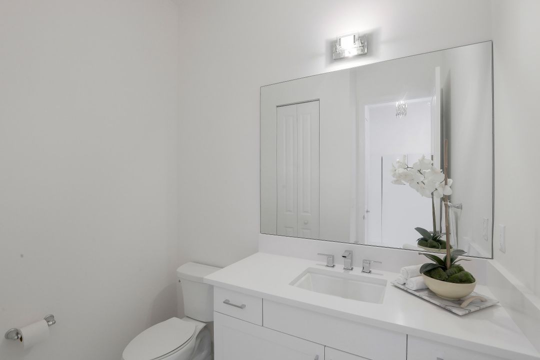 4488 Aurora St, Naples, FL 34119