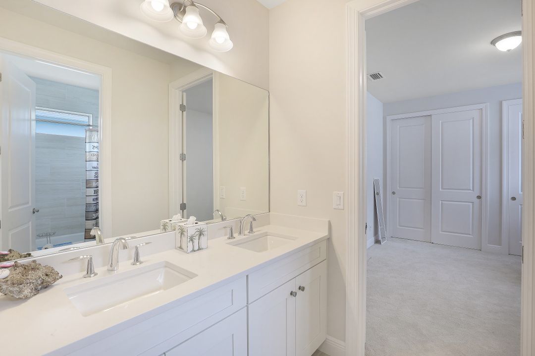 9003 Redonda Dr, Naples, FL 34114