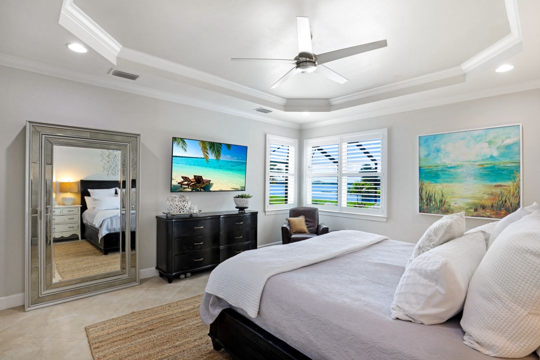 9423 Quarry Dr, Naples, FL 34120