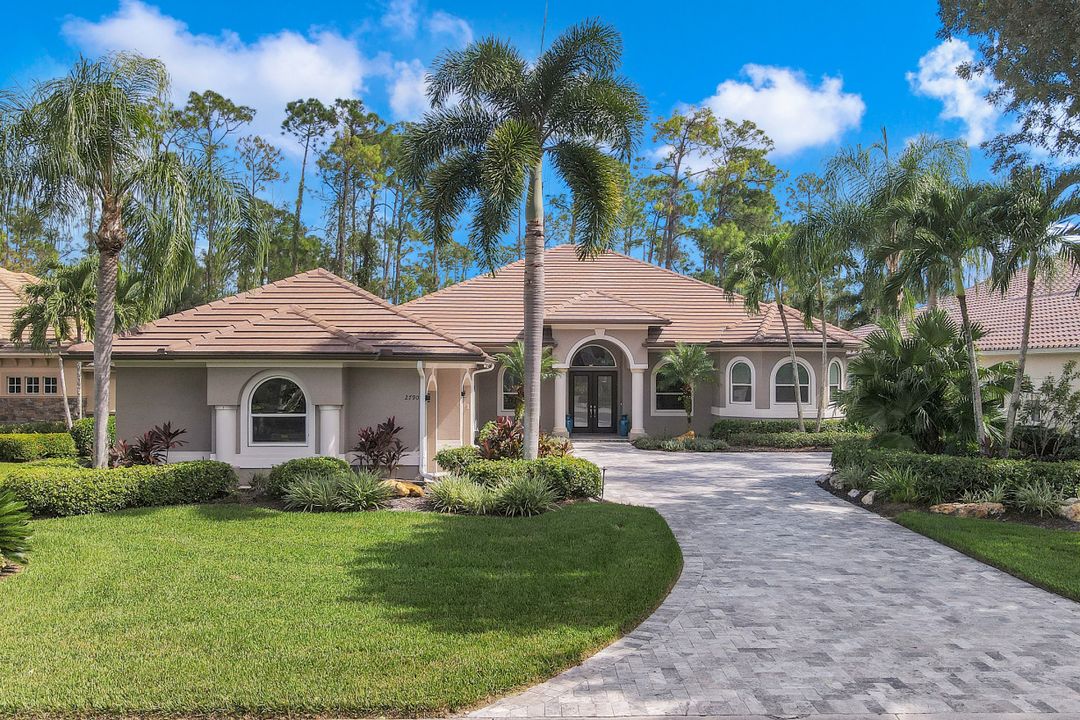 2790 Olde Cypress Dr, Naples, FL 34119