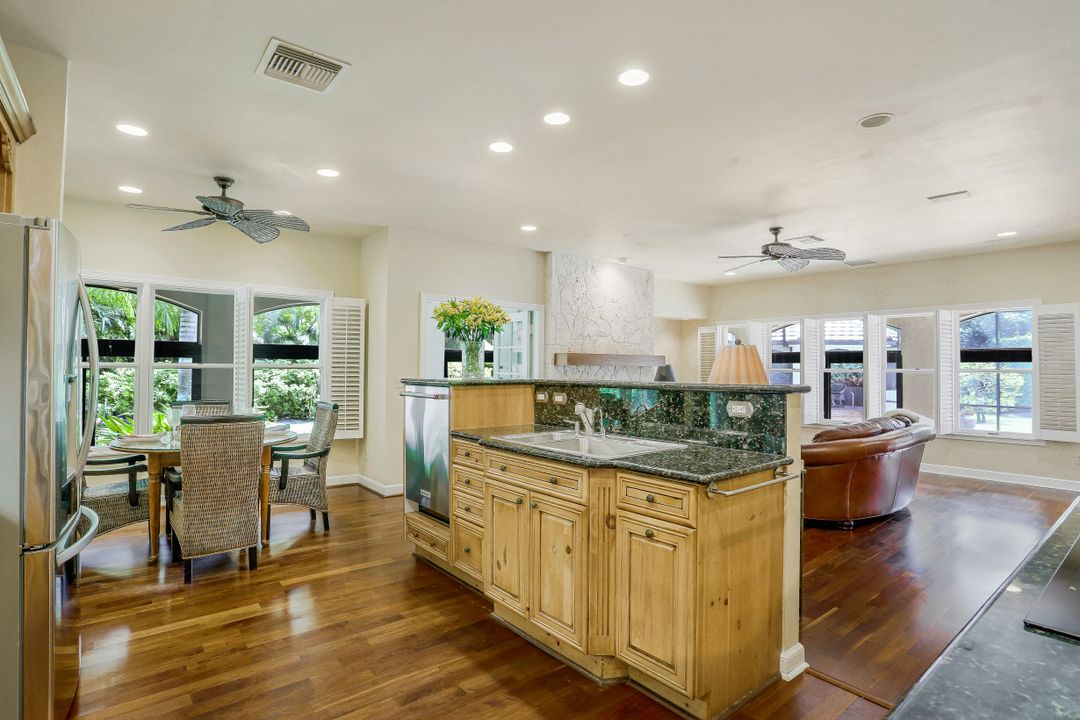 726 Bay Tree Ct, Naples, FL 34108