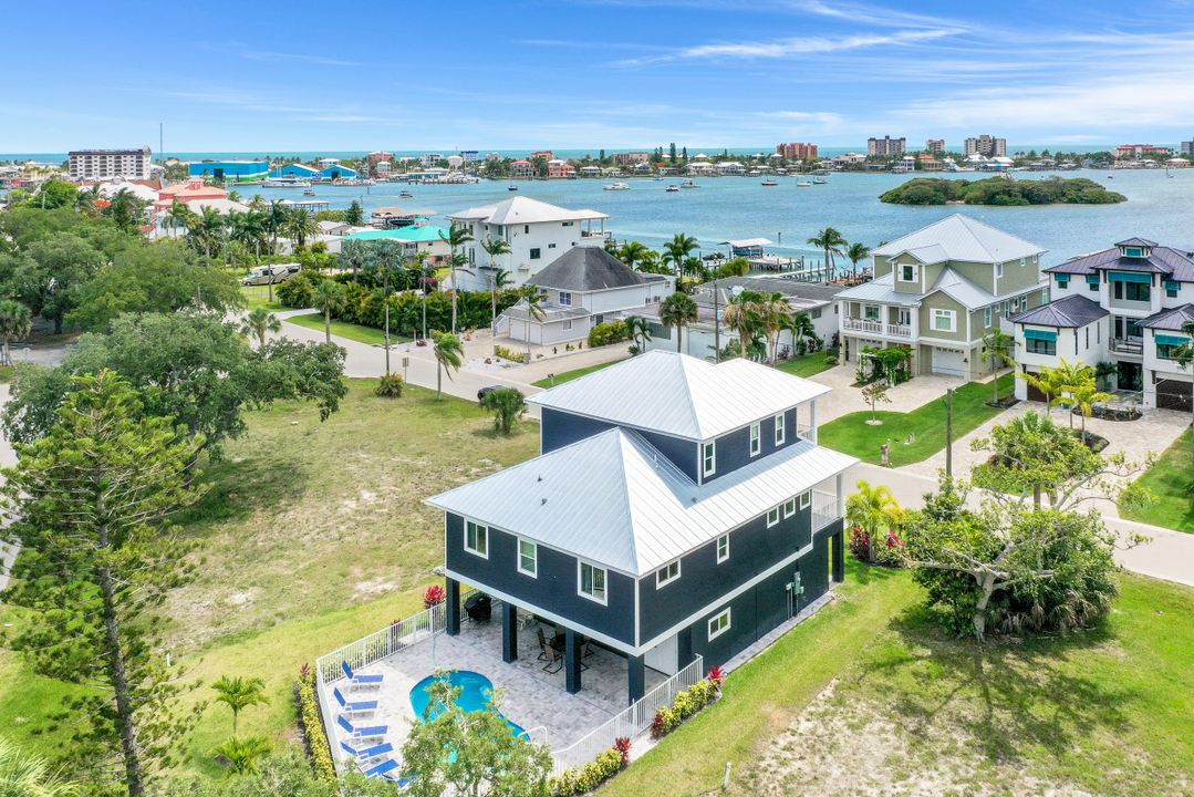 816 San Carlos Dr, Fort Myers Beach, FL 33931