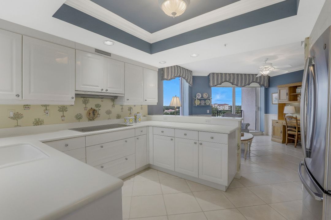 7225 Pelican Bay Blvd #605, Naples, FL 34108