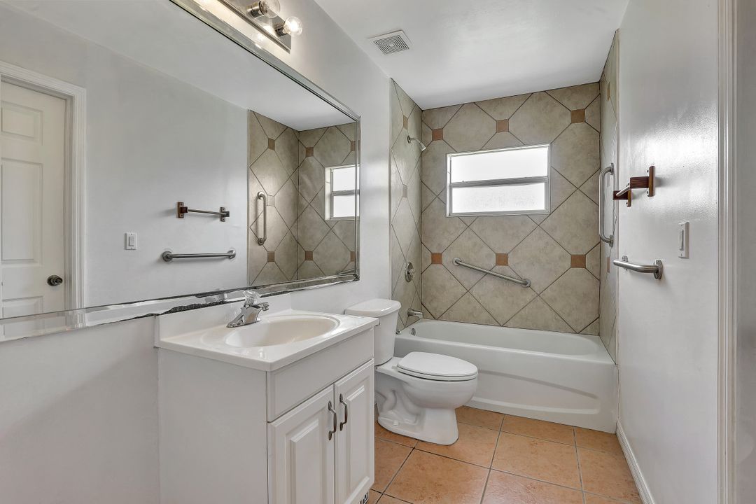 3250 Cottage Grove Ave, Naples, FL 34112