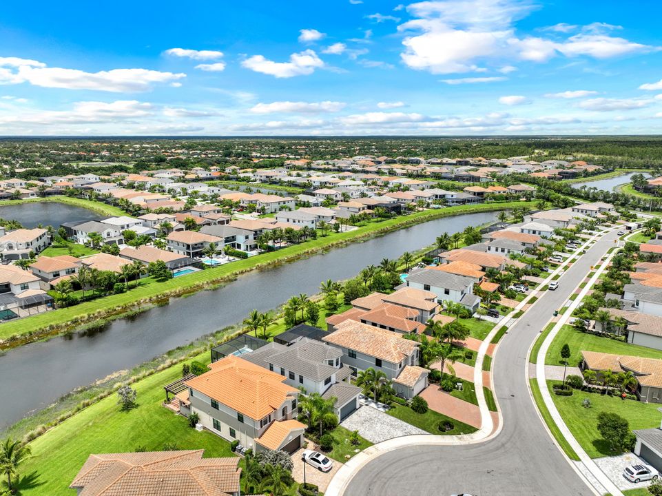 4448 Aurora St, Naples, FL 34119