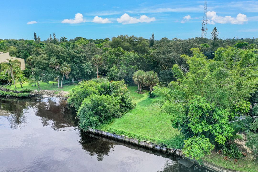 3367 E Riverside Dr, Fort Myers, FL 33916