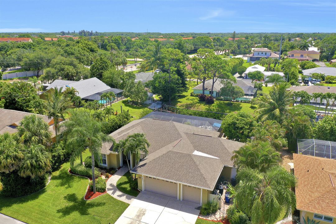 27031 Homewood Dr, Bonita Springs, FL 34135