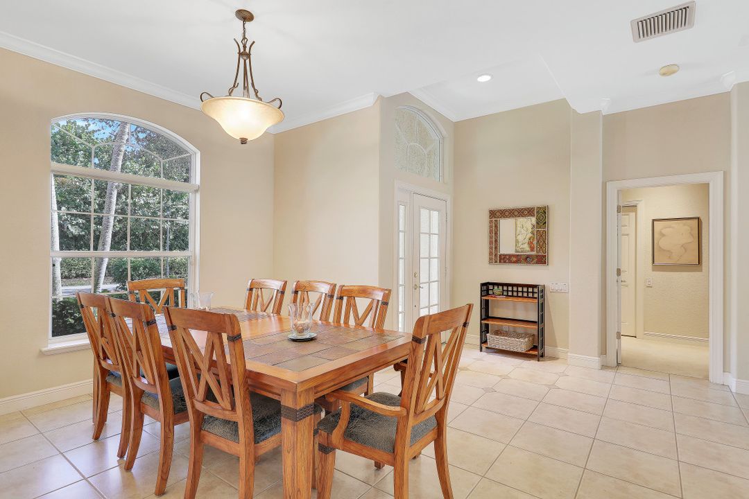 237 Charleston Ct, Naples, FL 34110