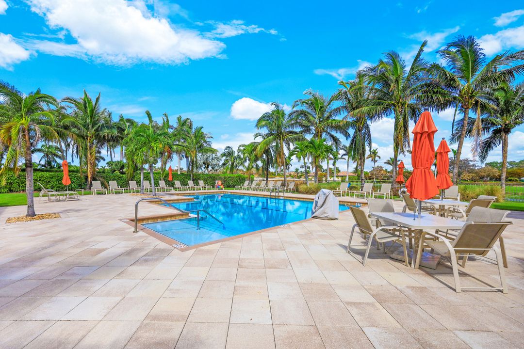 9731 Acqua Ct #522, Naples, FL 34113