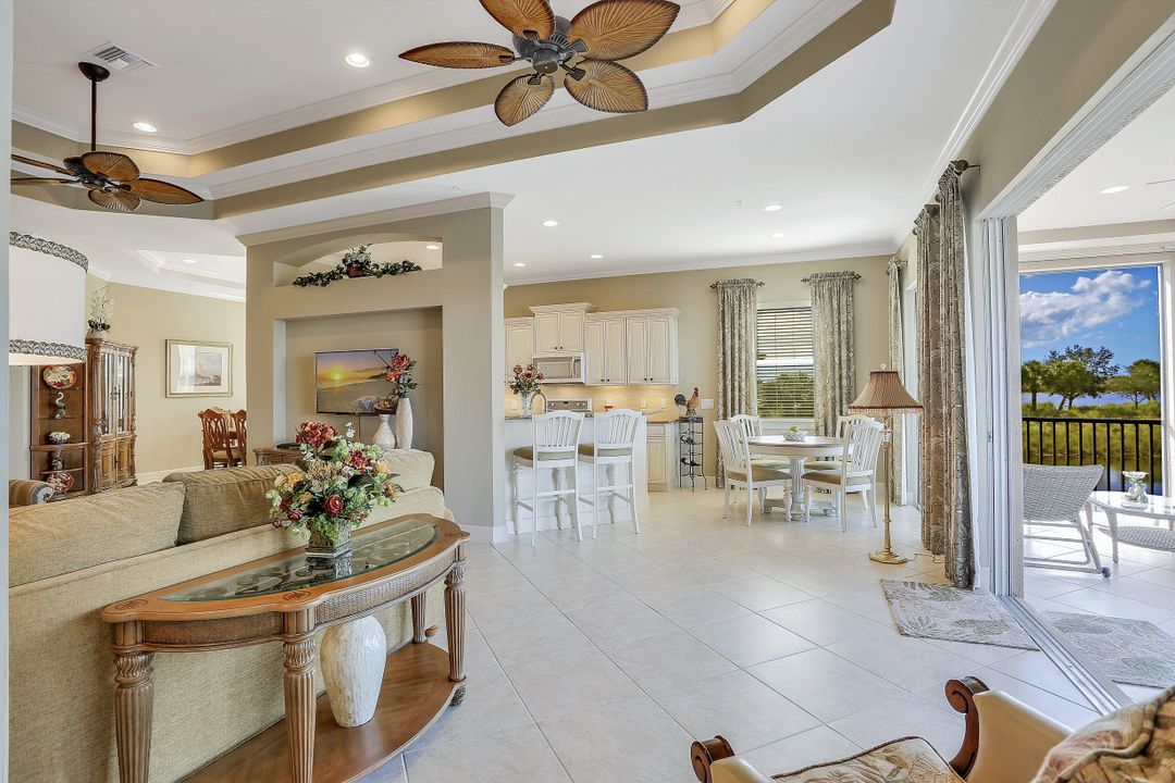 9060 Siesta Bay Dr #201, Naples, FL 34120
